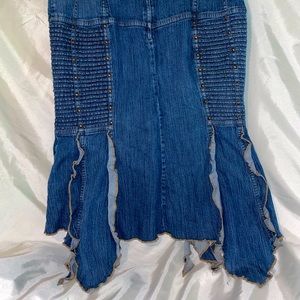 Intentionally distressed midi
jean skirt with cool ruffles at the bottom.